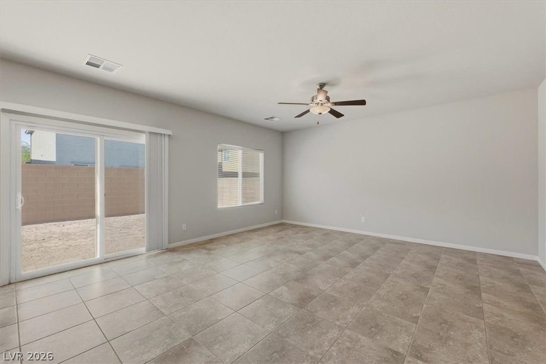1058 Willow Berry Avenue — photo 4