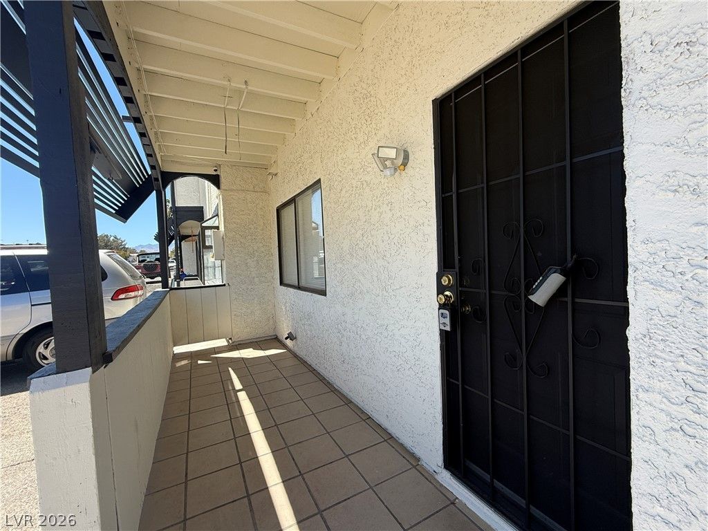 6208 Ilanos Lane Lane B — photo 3