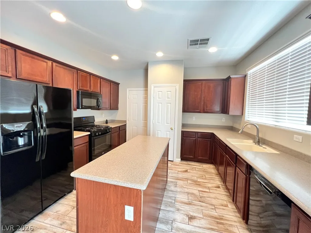 8947 College Green Street — photo 4
