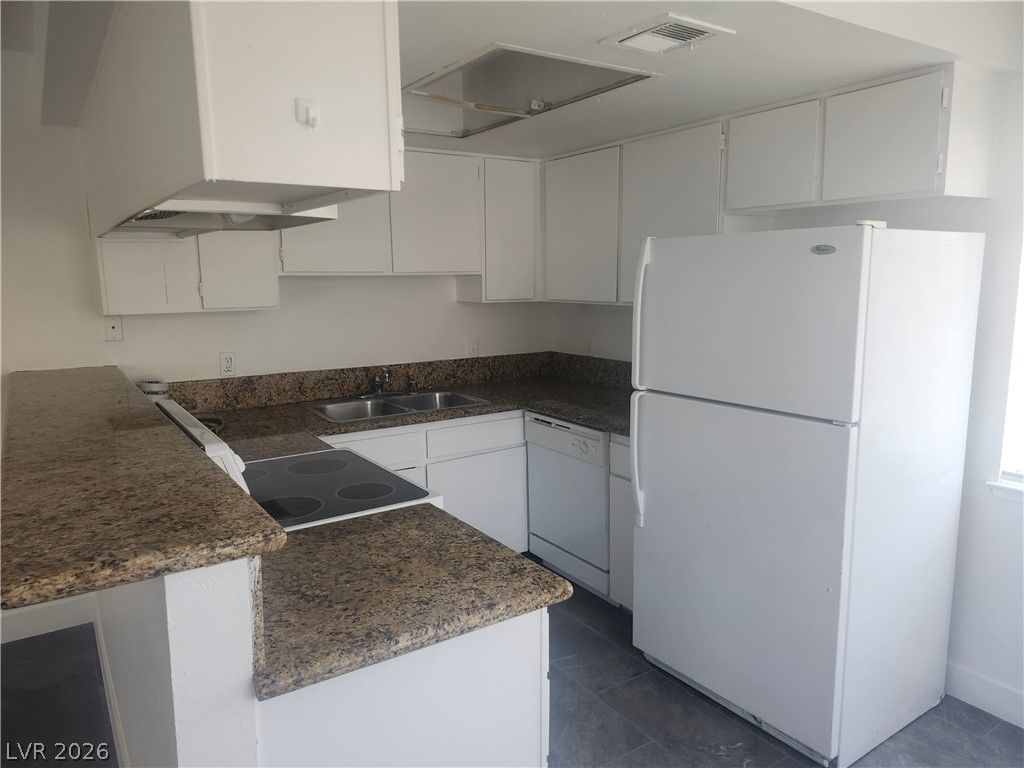 3437 East Cheyenne Avenue C — photo 3 of 6