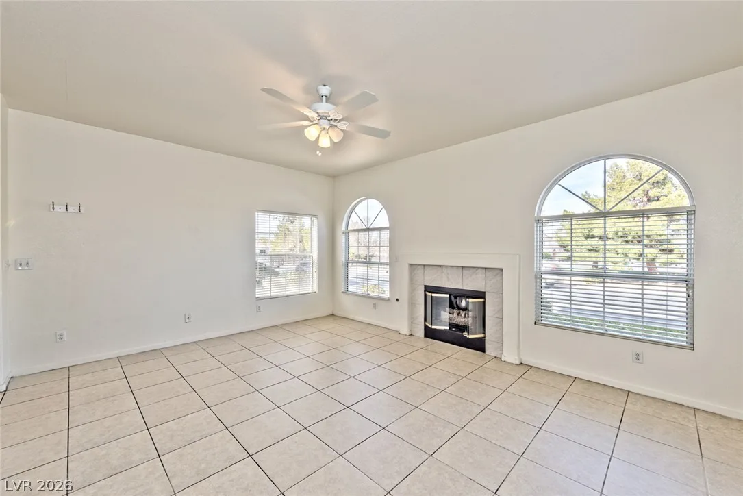 1637 Cave Spring Drive — photo 2