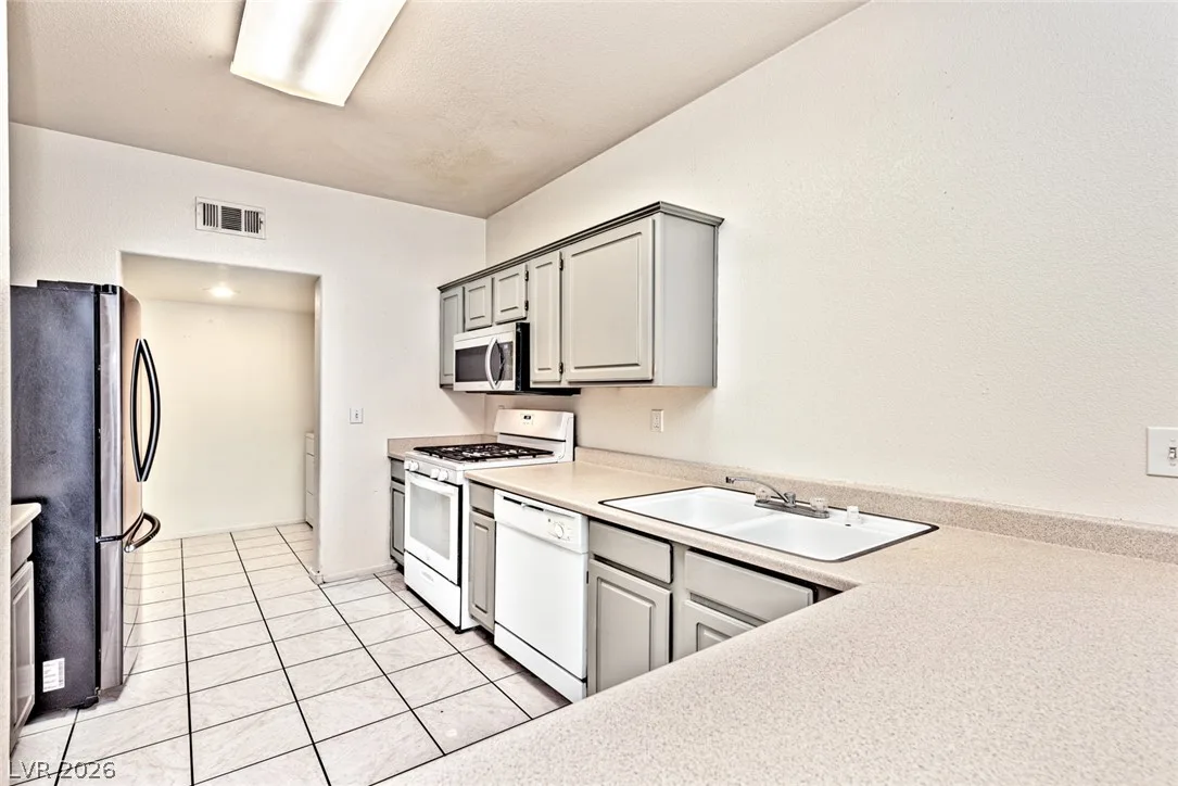1637 Cave Spring Drive — photo 5