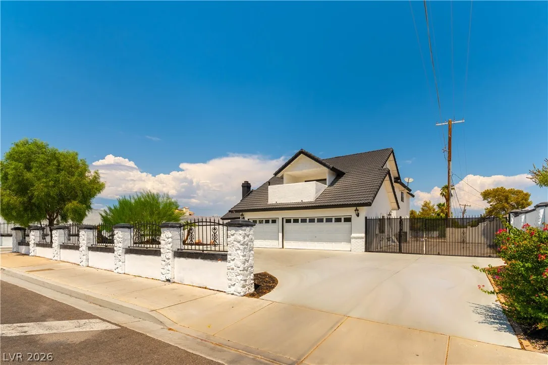 3200 West Oakey Boulevard — photo 5