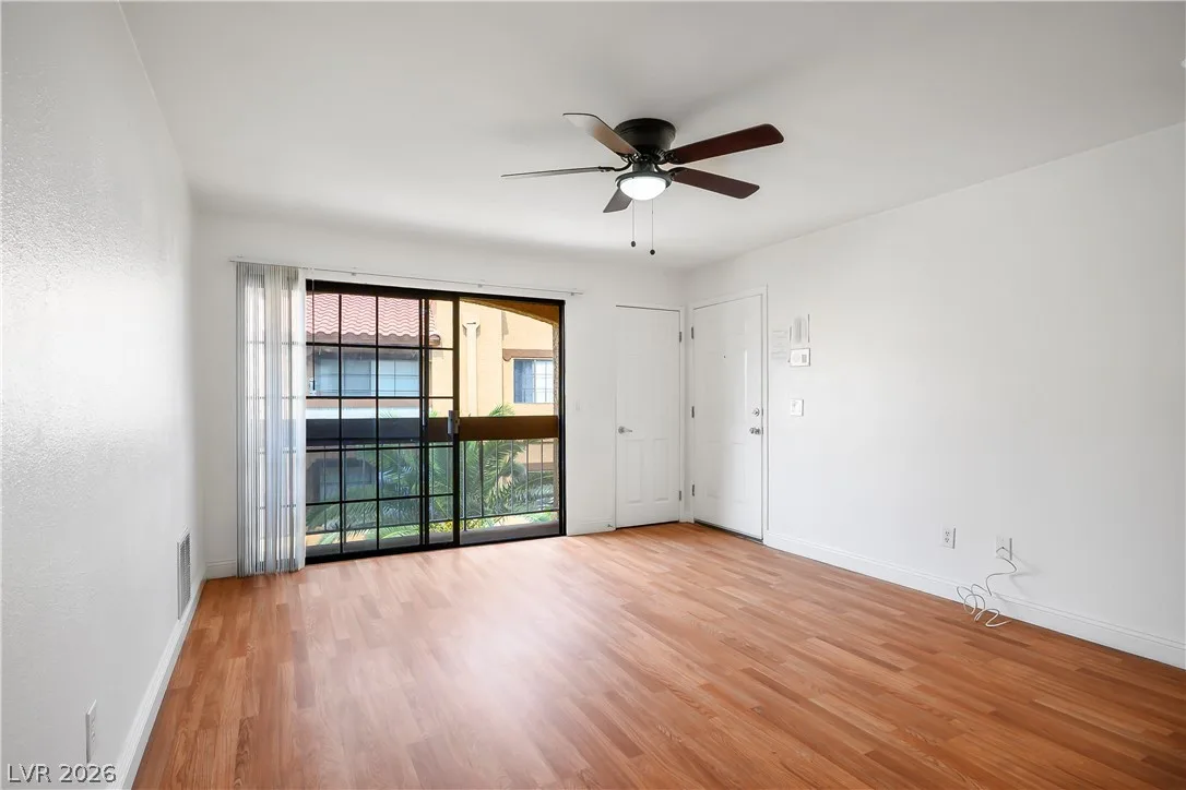 5170 South Jones Boulevard 206 — photo 2