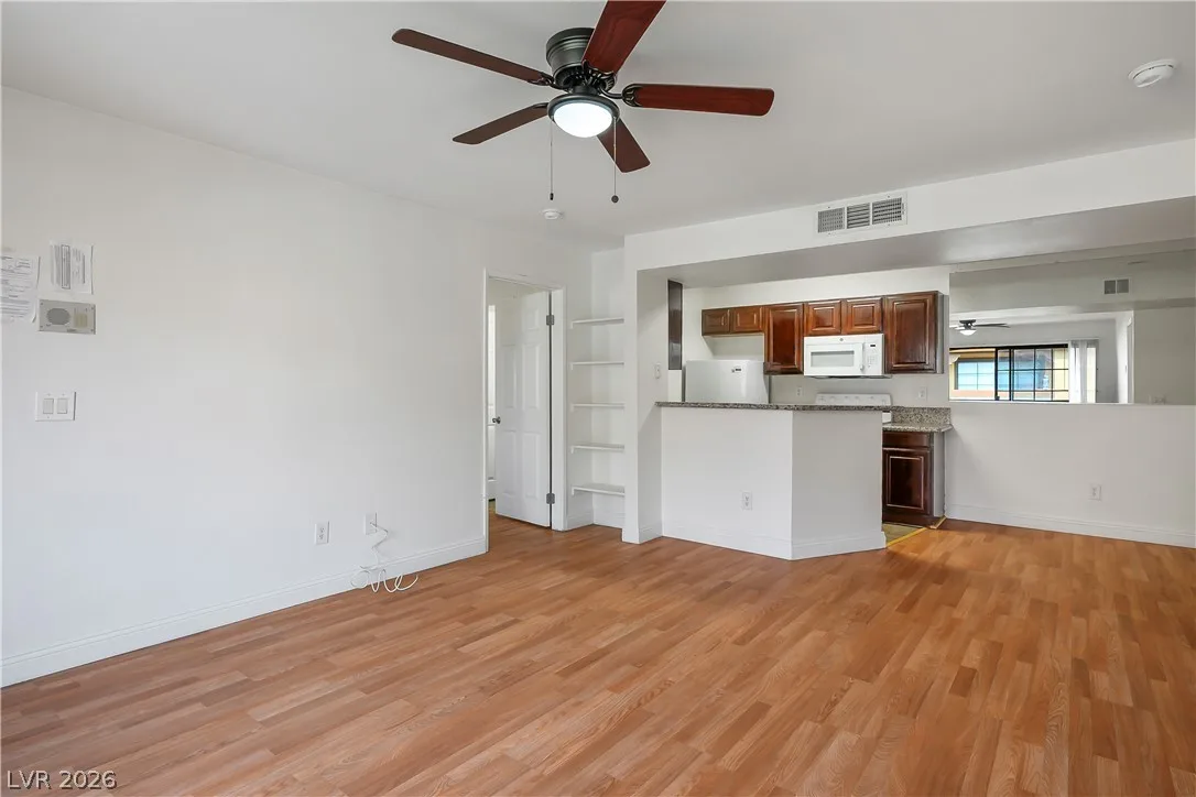 5170 South Jones Boulevard 206 — photo 3