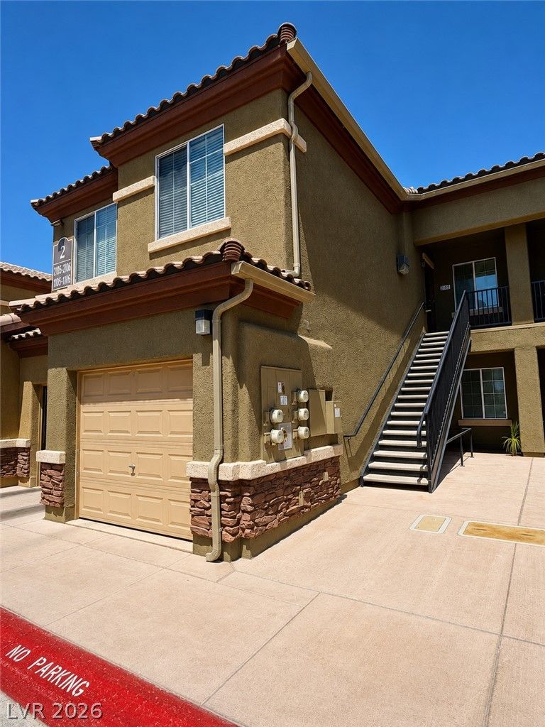 6868 SKY POINTE Drive 2006 — photo 2