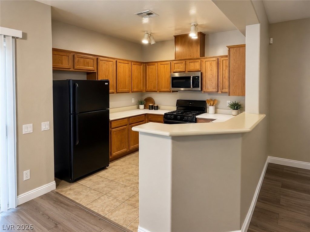 6868 SKY POINTE Drive 2006 — photo 4