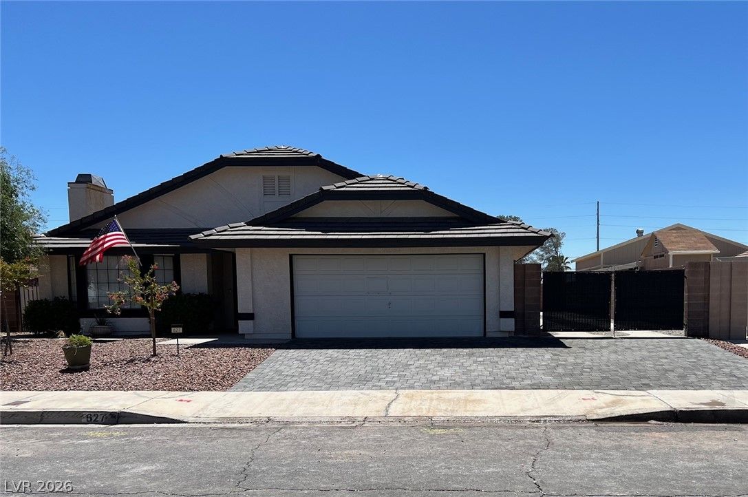 627 Del Prado Drive — photo 1