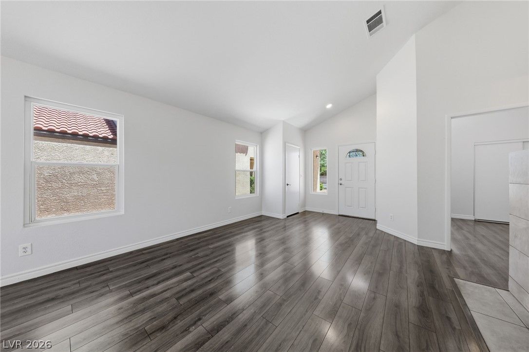153 Coventry Drive — photo 2 of 17