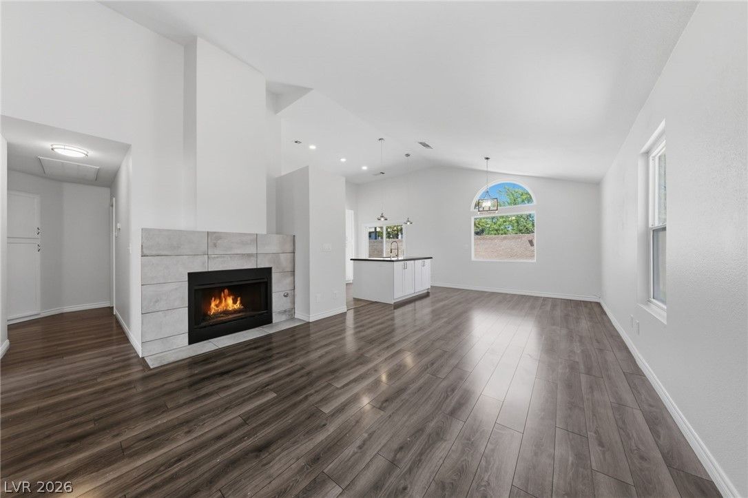 153 Coventry Drive — photo 3 of 17