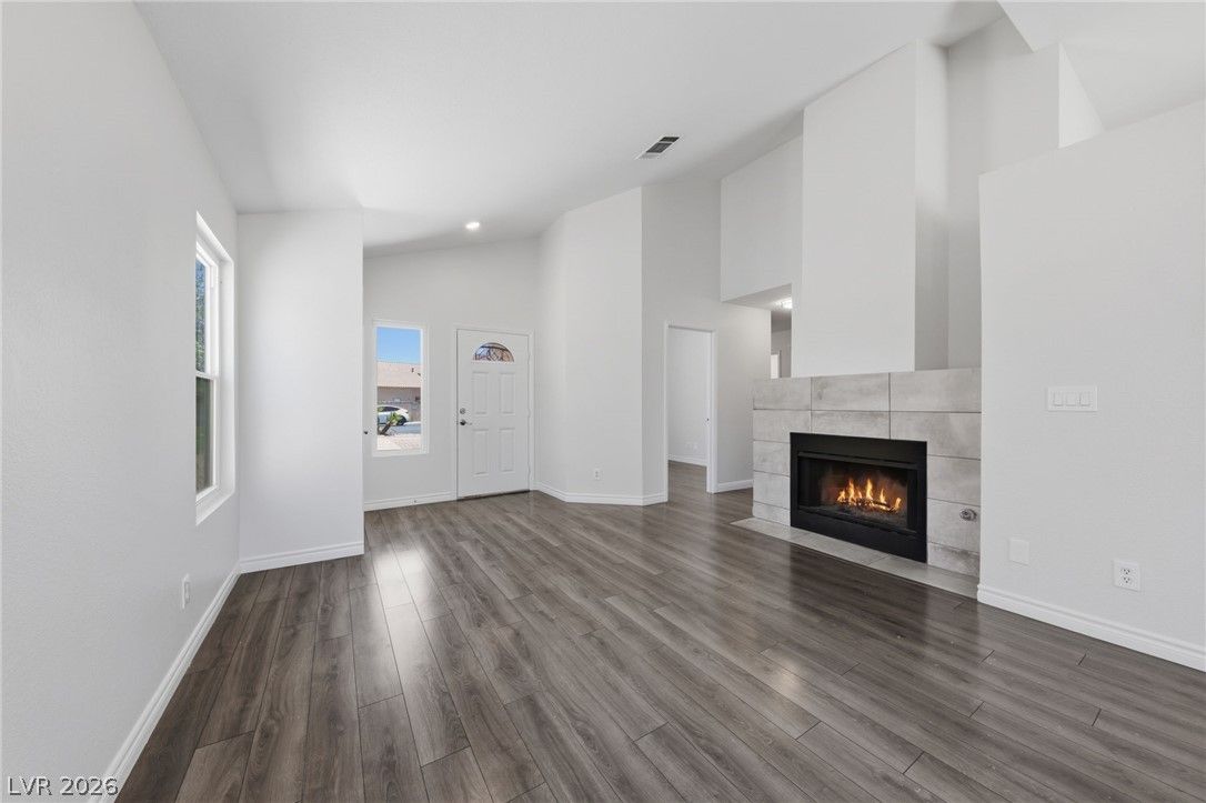153 Coventry Drive — photo 4 of 17