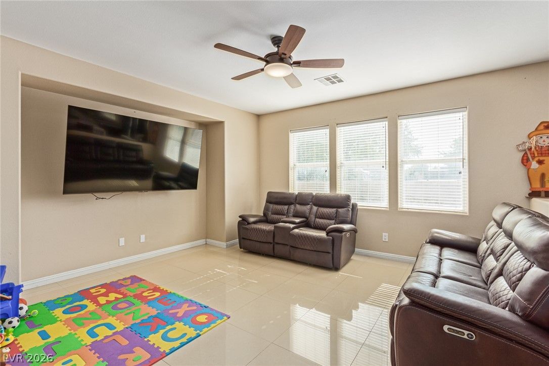 2621 Rainbow Glow Street — photo 5