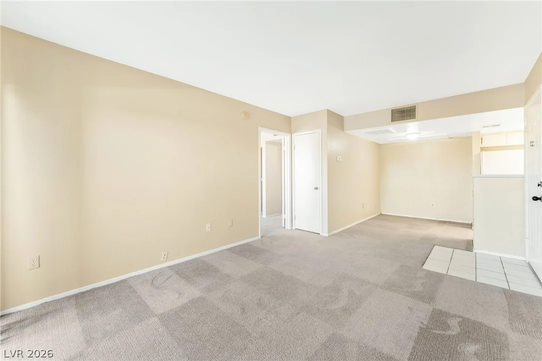 8070 RUSSELL Road 1054 — photo 5