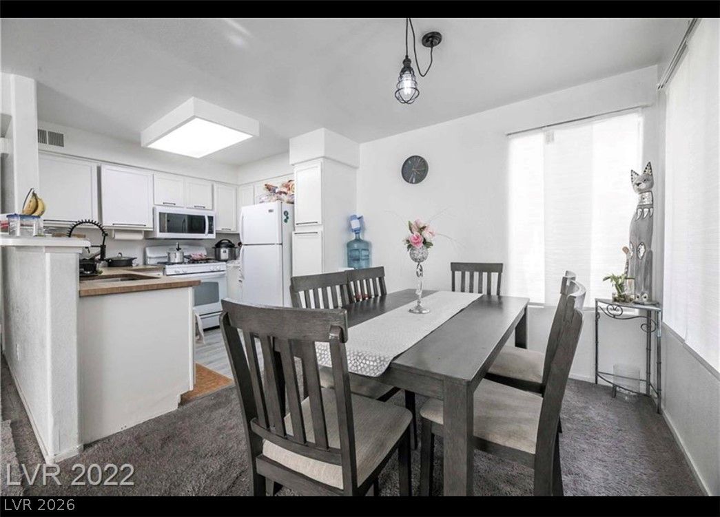 3155 Casey Drive 202 — photo 3 of 8
