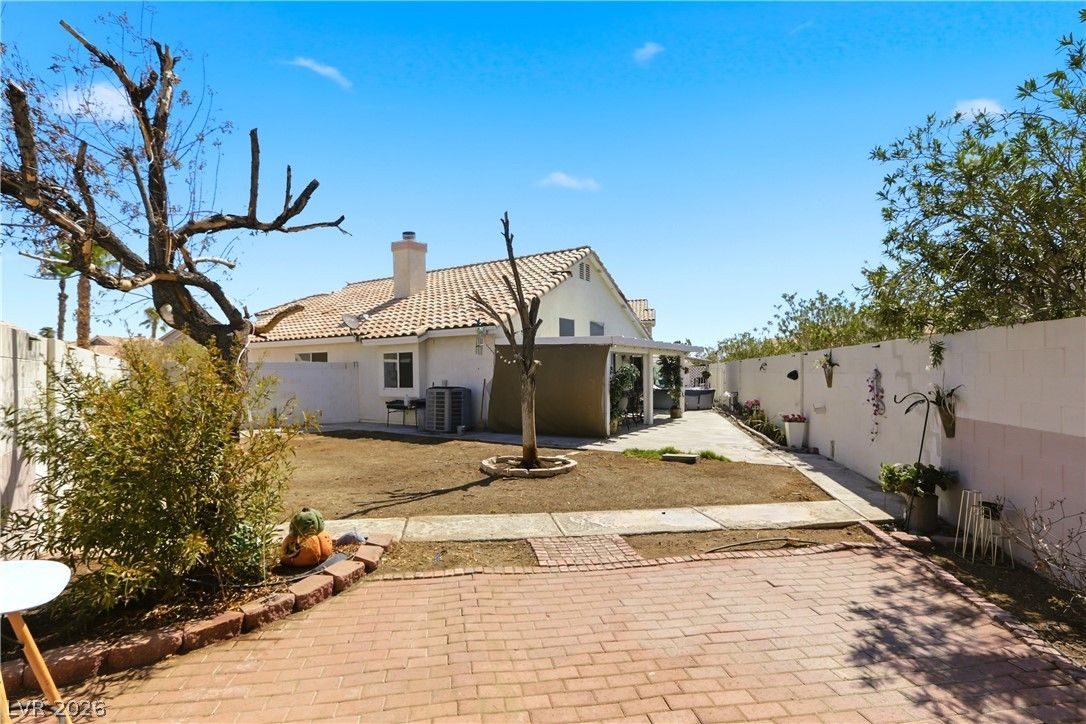 7535 Meadowoak Lane — photo 4