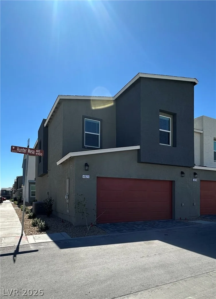 4921 Hunter Mesa Avenue — photo 2