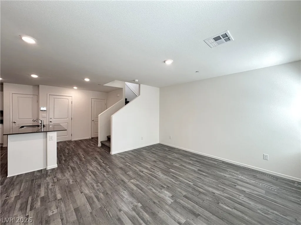 4921 Hunter Mesa Avenue — photo 3