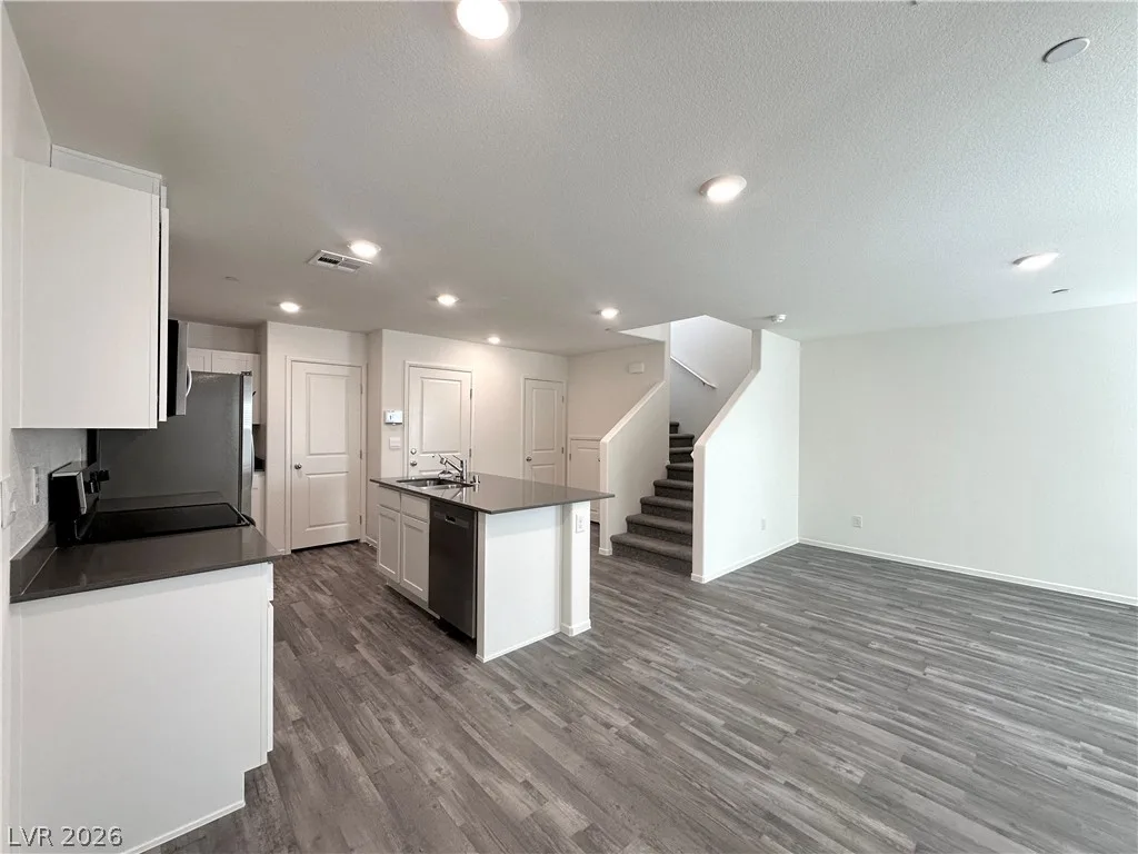 4921 Hunter Mesa Avenue — photo 5