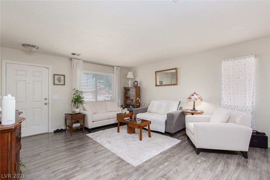 7921 Odysseus Avenue — photo 5 of 29