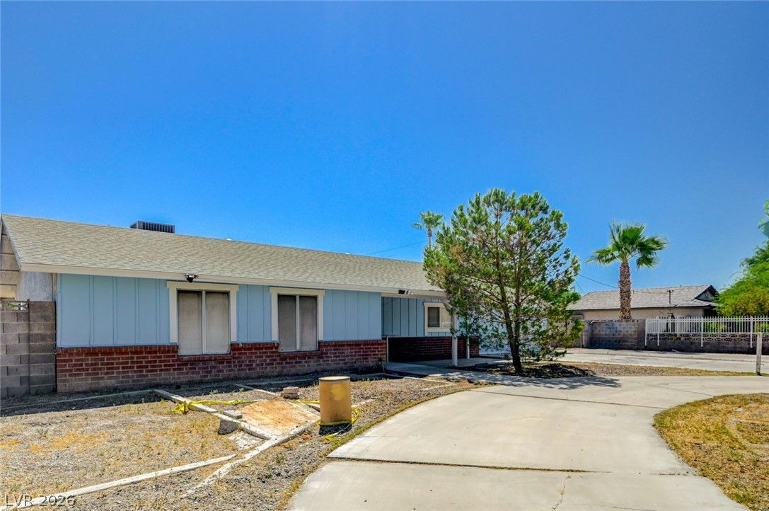 3660 Thom Boulevard — photo 2