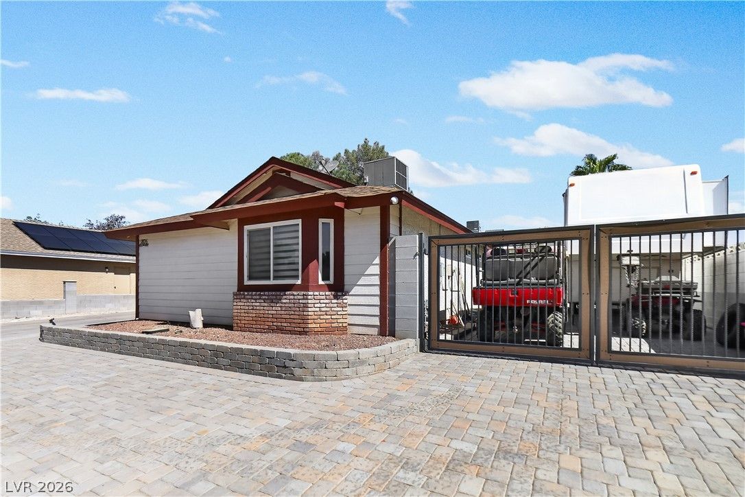 5876 Tippin Drive — photo 4