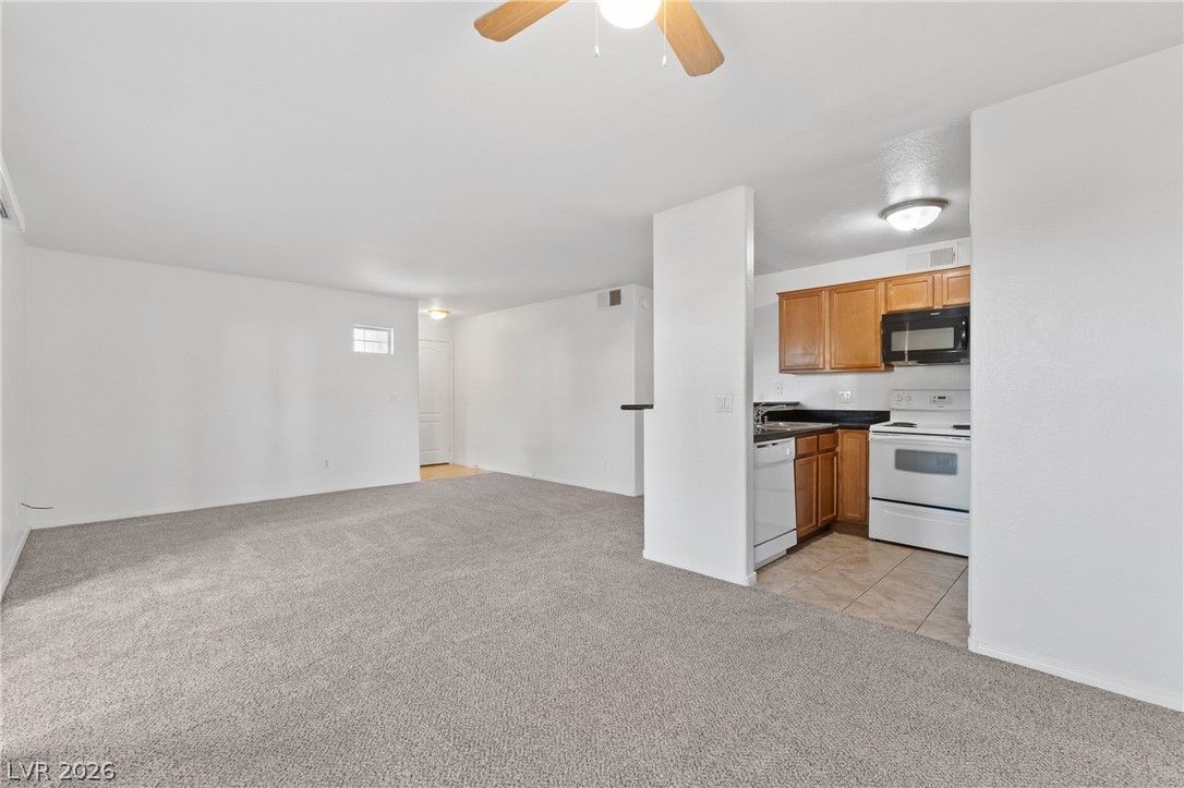 9325 West Desert Inn Road 190 — photo 4 of 27