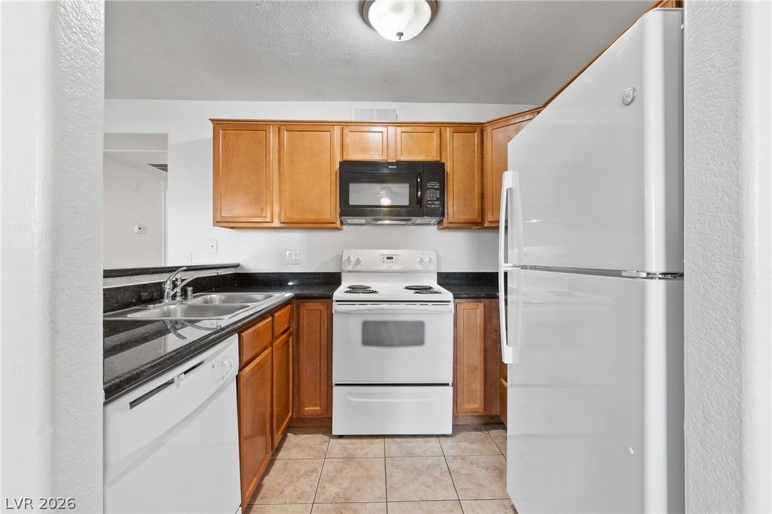 9325 West Desert Inn Road 190 — photo 5 of 27