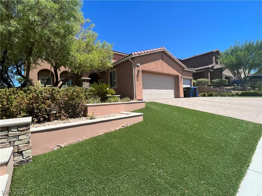 892 White Sparrow Street — photo 2