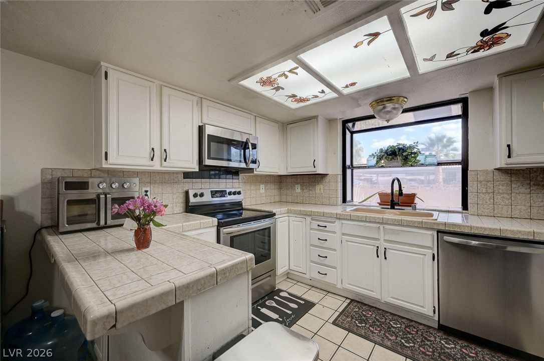 3363 Vema Drive — photo 3