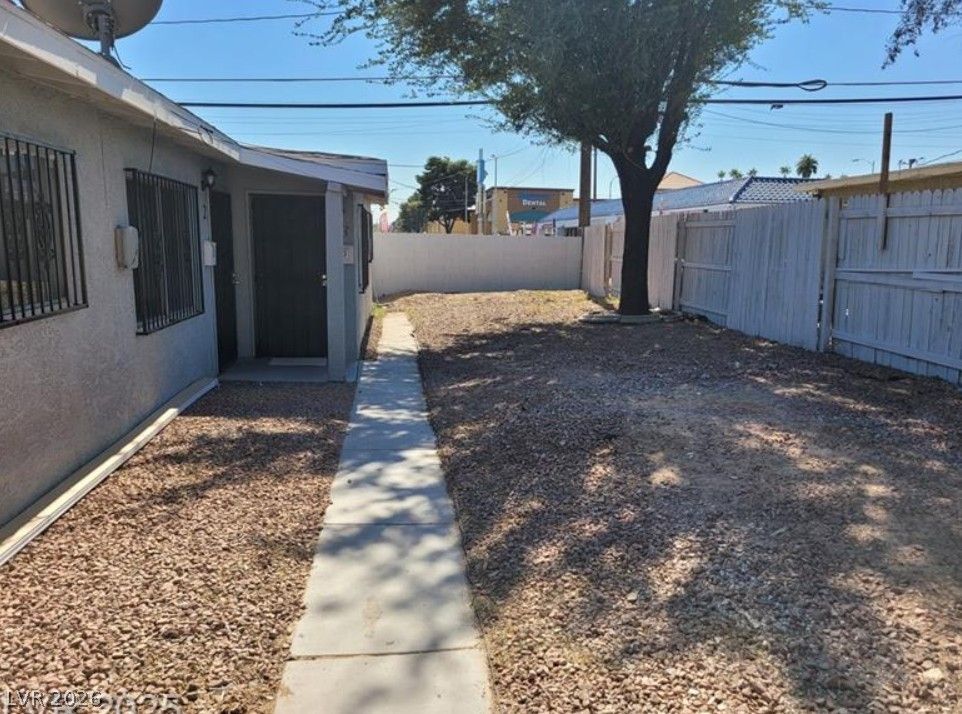 1828 Lewis Avenue — photo 4 of 21