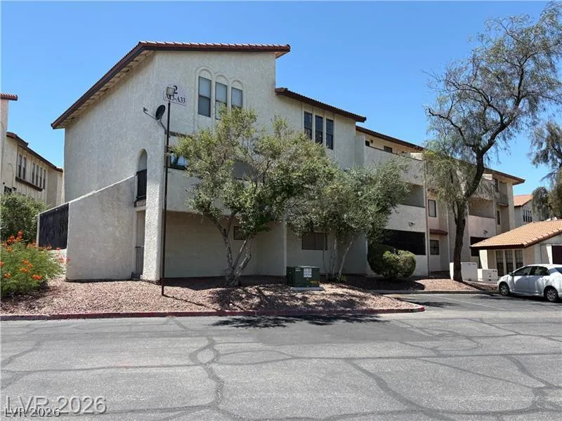 2080 Karen Avenue 17 — photo 2
