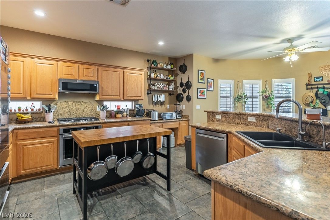 8920 Mannix Court — photo 3