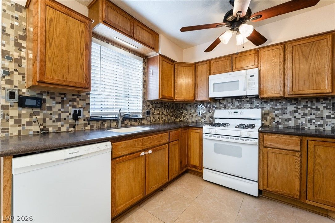 7084 BURCOT Avenue J21 — photo 3 of 33