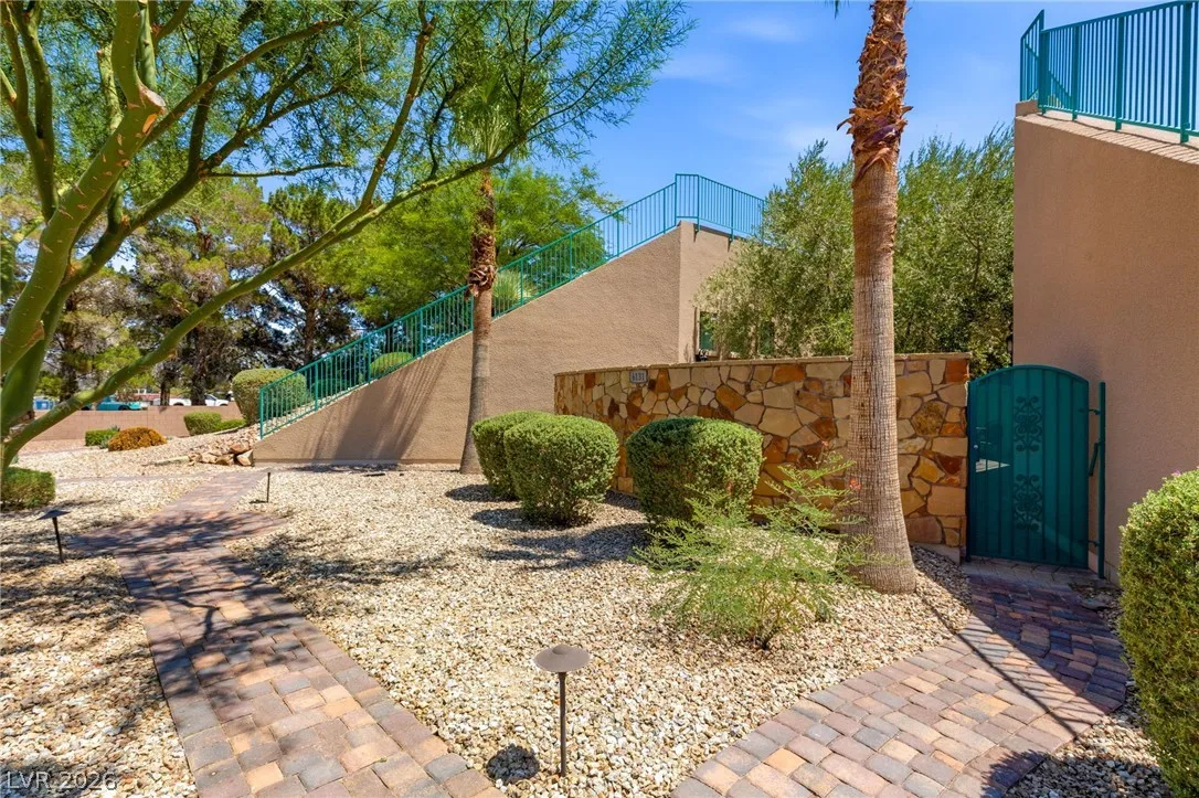 6131 Grand Teton Drive — photo 3