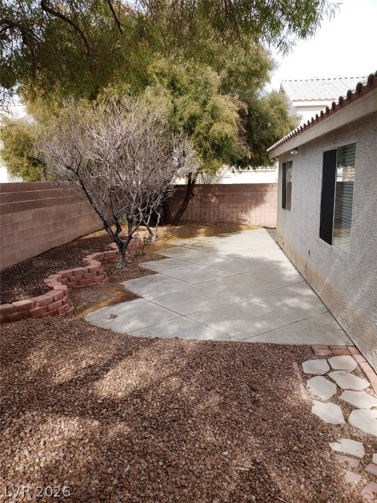 519 Siberia Street — photo 5 of 24