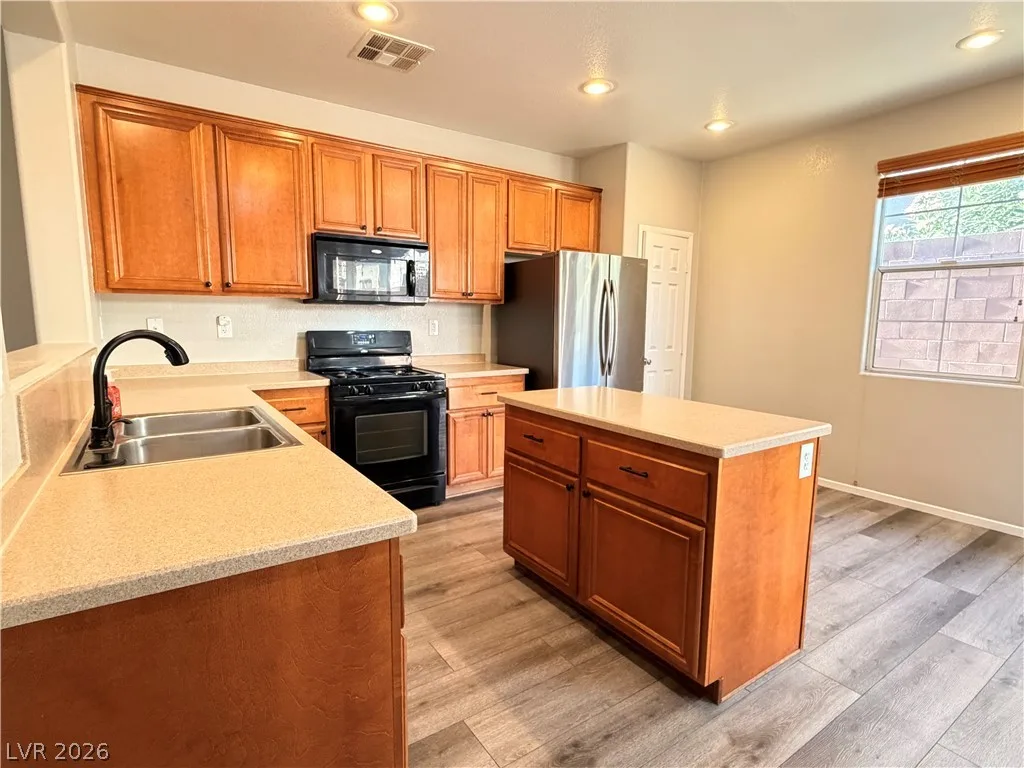 7237 Mineral Park Avenue — photo 5 of 26