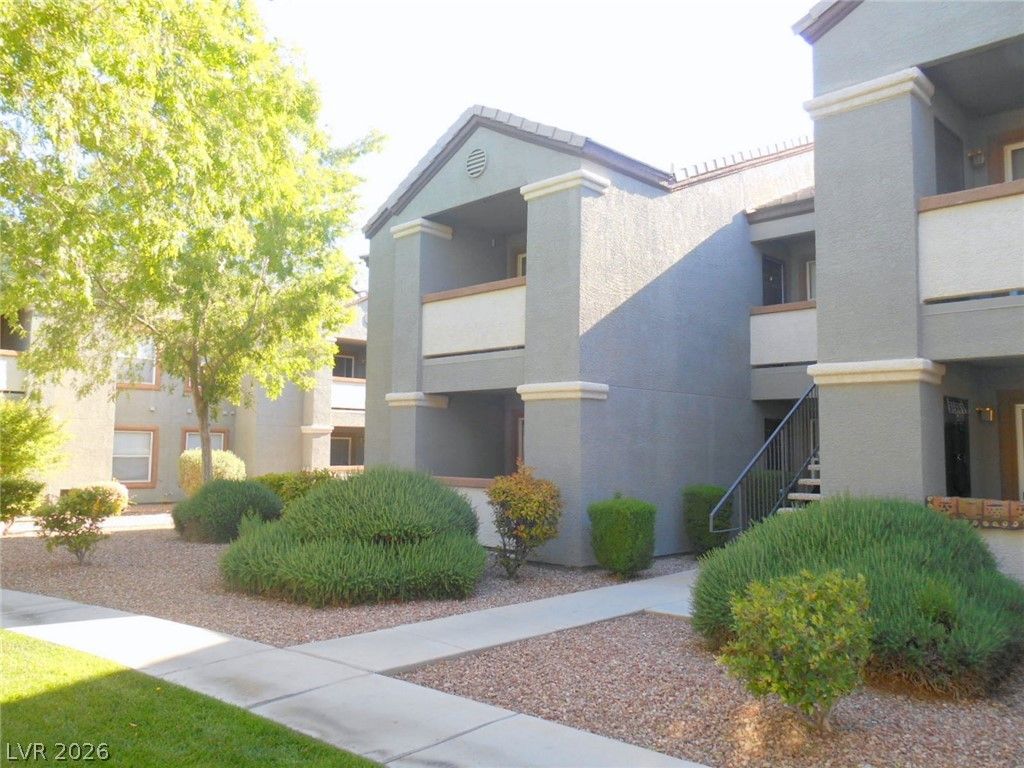 555 SILVERADO RANCH Boulevard 1073 — photo 2
