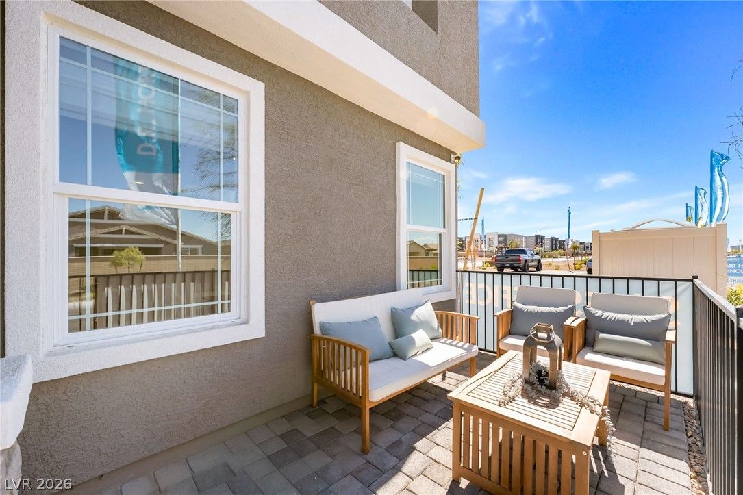 914 Rosy Starling Street — photo 2