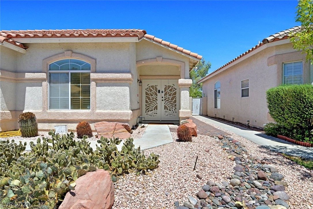 328 Jolly January Avenue — photo 2