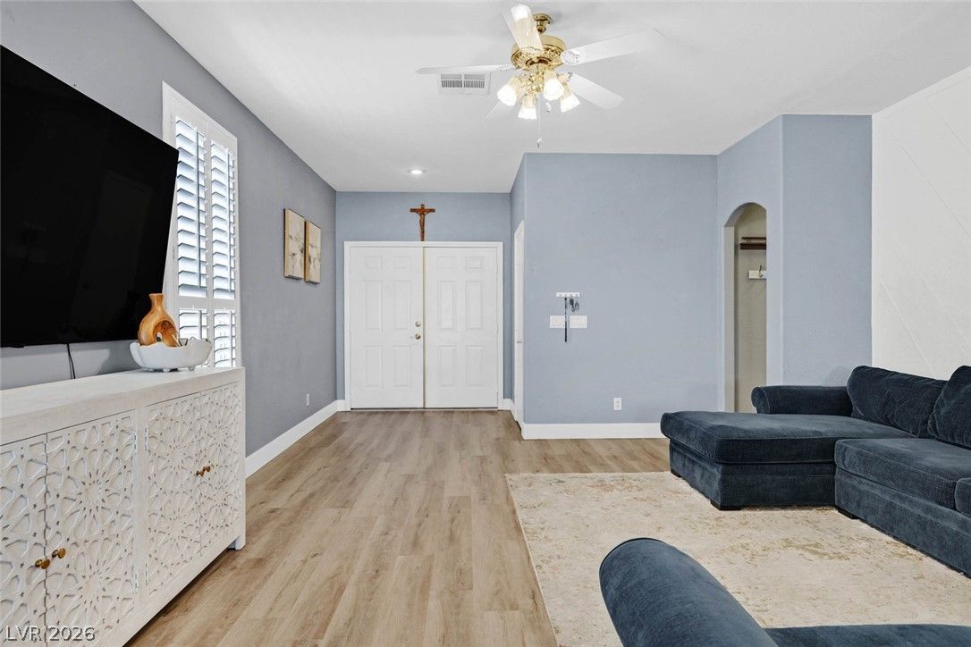 328 Jolly January Avenue — photo 4