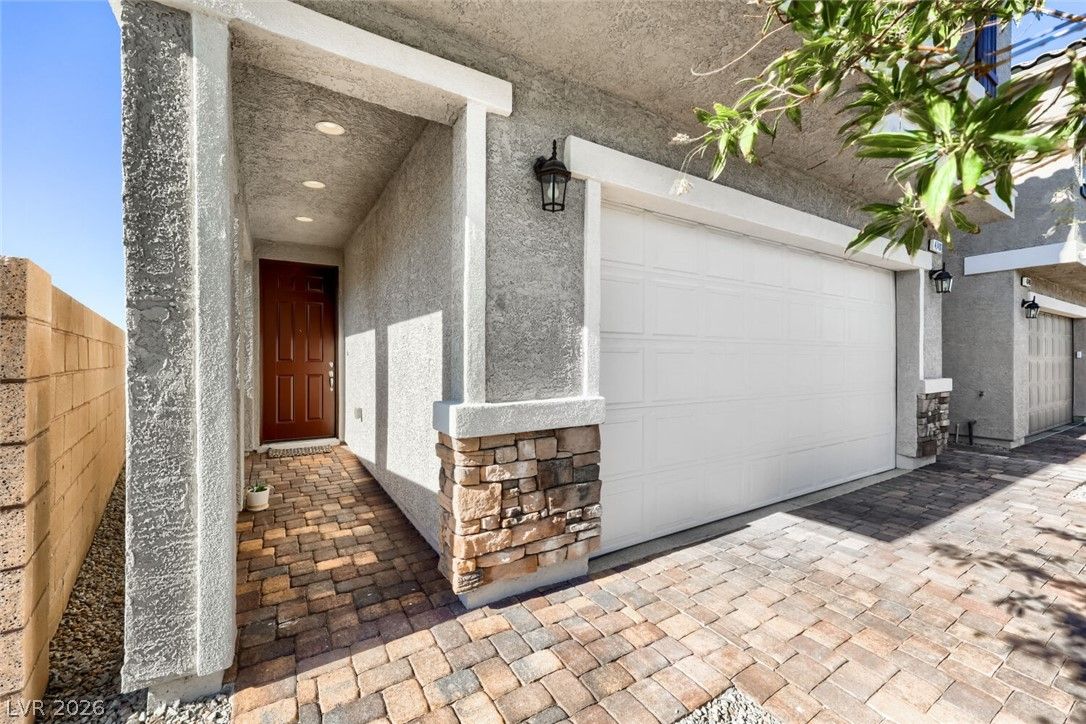 4748 Illustria Avenue — photo 4 of 33