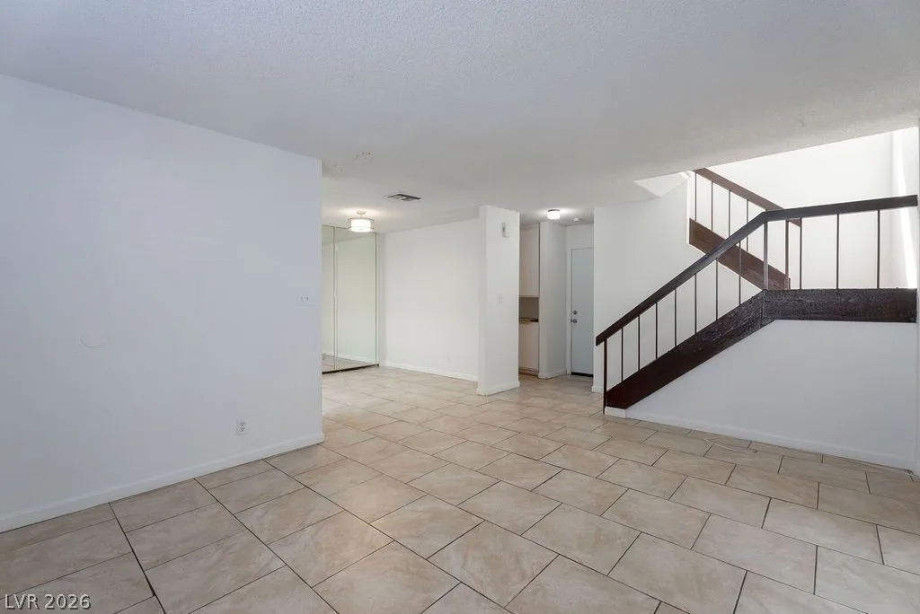 1722 East University Avenue 7 — photo 2
