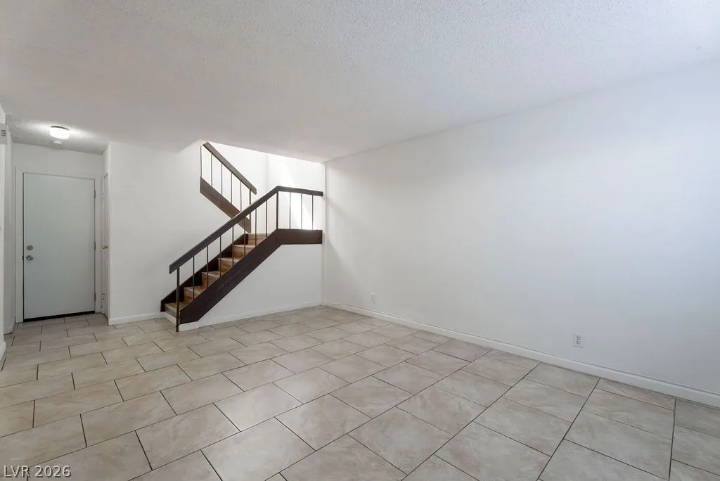 1722 East University Avenue 7 — photo 3