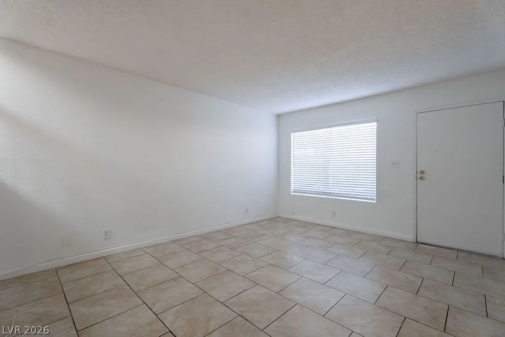 1722 East University Avenue 7 — photo 4