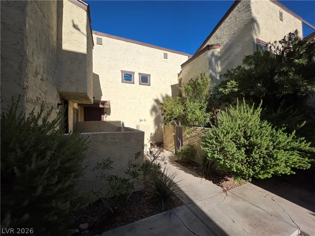 5049 Spencer Street D — photo 5