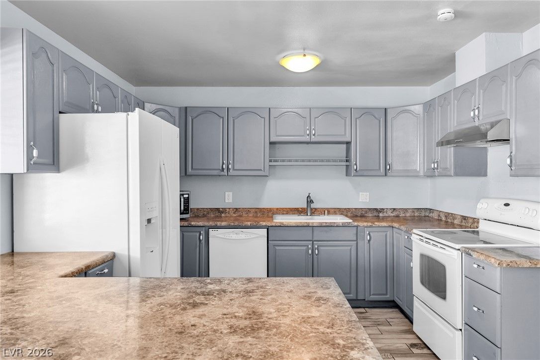 904 Rockaway Street — photo 3