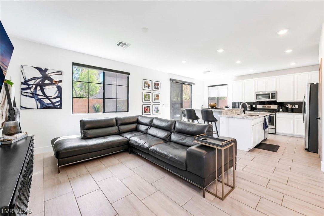 10778 Galveston Bay Street — photo 4 of 40