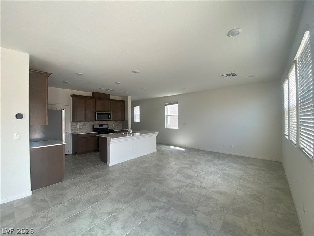 5833 Holbeche Street — photo 2