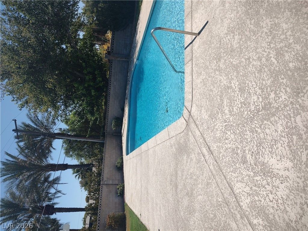 325 Park Way West — photo 2