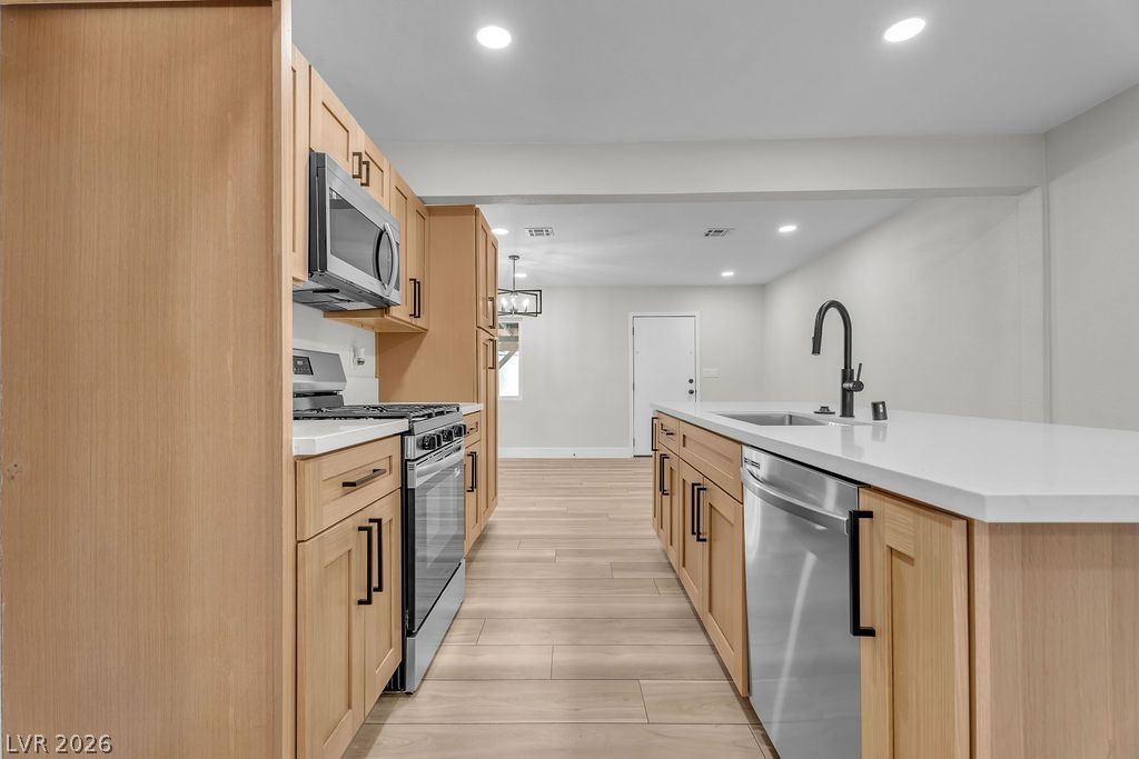 472 National Street — photo 1 of 10